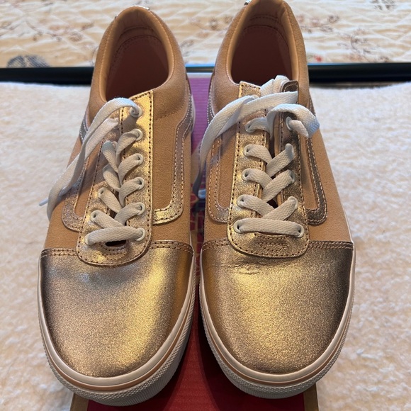 New Vans Rose Gold Kids size 6 - Picture 1 of 3